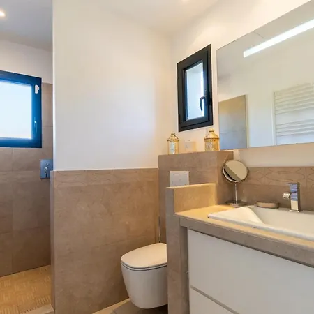 Family House 4 Bedrooms - Close To The Sea * Porto Vecchio