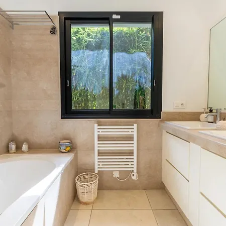 Family House 4 Bedrooms - Close To The Sea Сasa de vacaciones